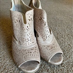 Not Rated heeled sandal size 9.5 NWOT